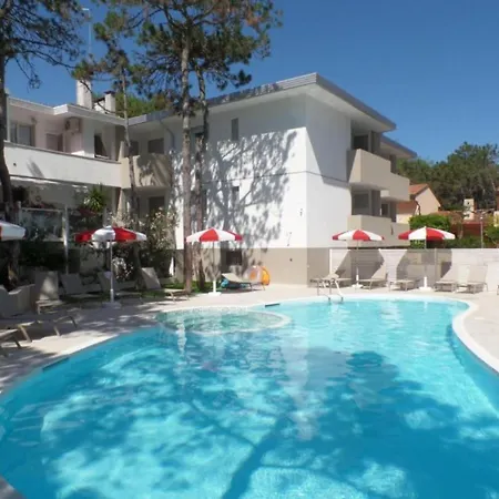 Apartment Two-bedroom Flat In A With Shared Pool *