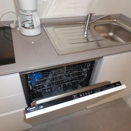 Two-bedroom Flat In A With Shared Pool Apartment *