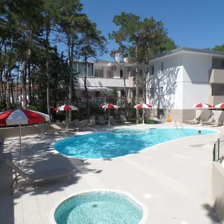 Two-bedroom Flat In A With Shared Pool Apartment Bibione