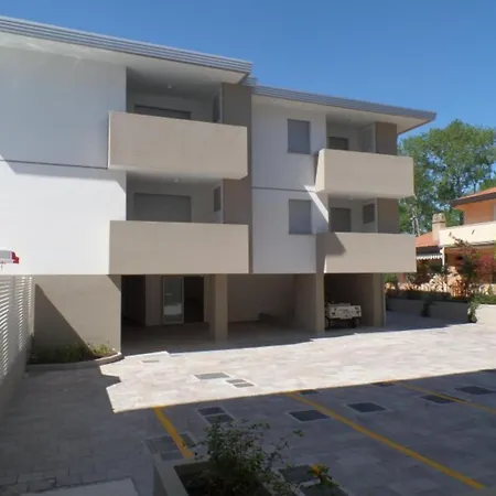 Apartment Two-bedroom Flat In A With Shared Pool *