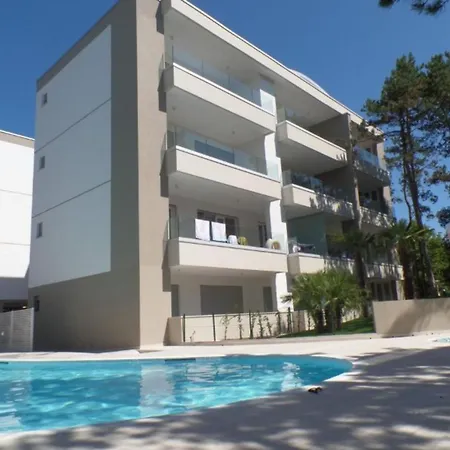 Apartment Two-bedroom Flat In A With Shared Pool *