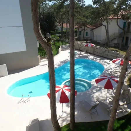 Two-bedroom Flat In A With Shared Pool Apartment Bibione