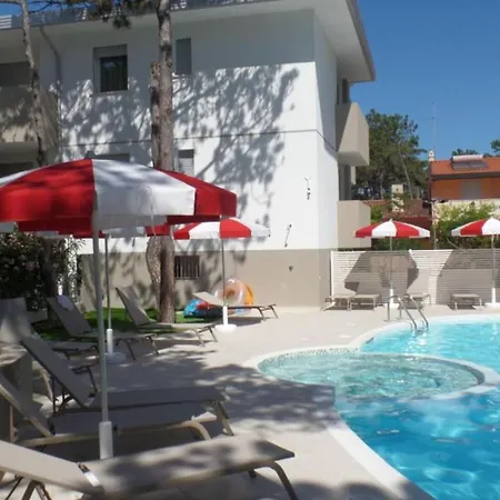 Two-bedroom Flat In A With Shared Pool Apartment *